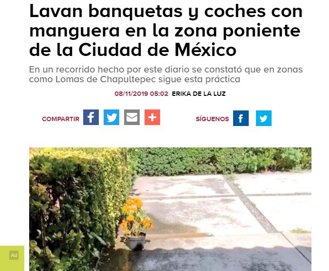 Lee más sobre el artículo Lavan banquetas y coches con manguera en la zona poniente de la Ciudad de México