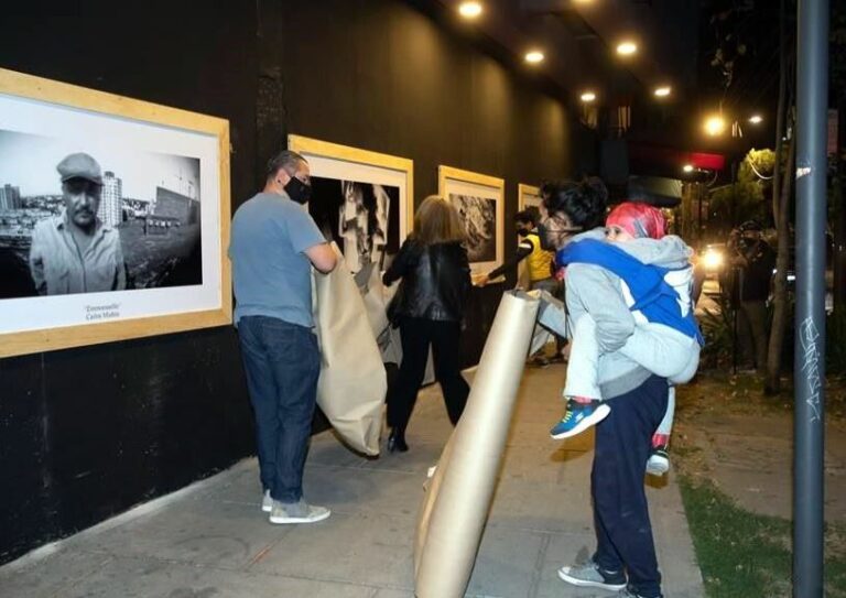 Lee más sobre el artículo Alumbran calle con galería