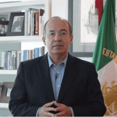 Lee más sobre el artículo Necesitamos contar con más energía limpia y barata como las tiendas Oxxo: Felipe Calderón