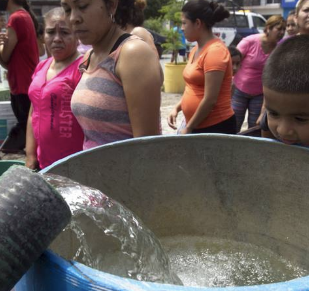 Lee más sobre el artículo Hay agua… pero mal repartida: siete empresas acaparan 70% del líquido en México