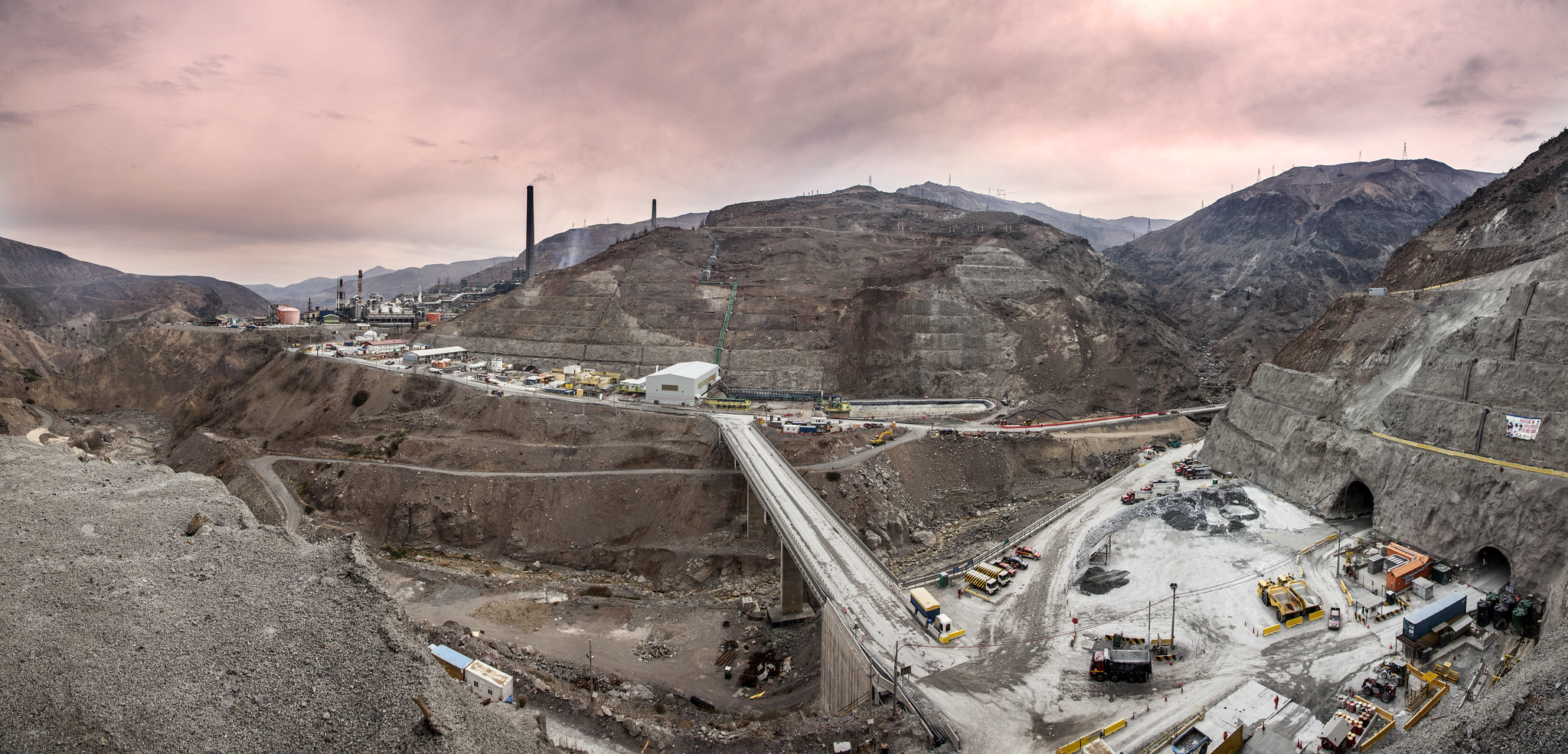 Lee más sobre el artículo Desplazamiento, degradación de los ecosistemas y extinción de prácticas culturales: principales afectaciones del extractivismo