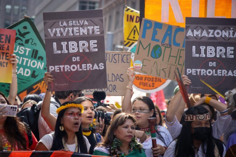 Lee más sobre el artículo ¿Calor? ¿Sequía? ¿Contaminación? ¿Crisis climática? ¡Nada de qué preocuparse! Lo dice el capitalismo